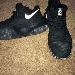 SIGNED Kyrie 3 | Marble colorway